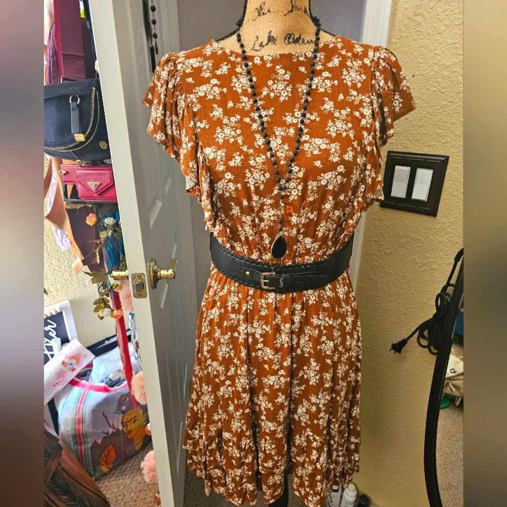 Flutter sleeve dress